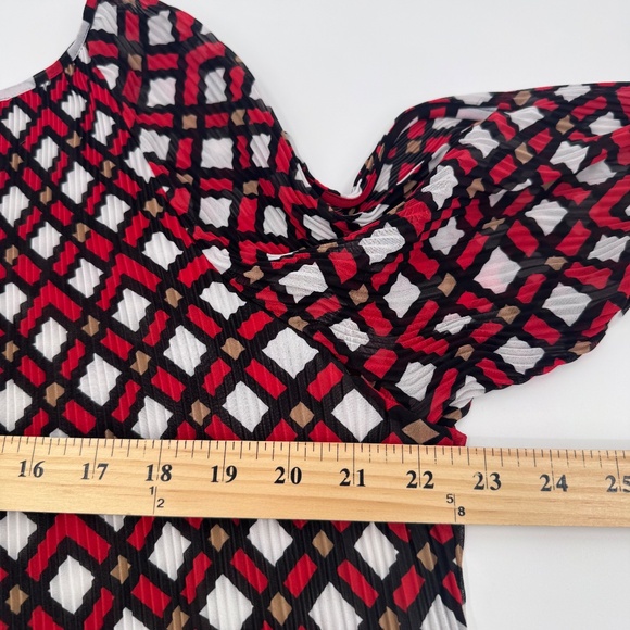 Chicos Top Women XL Red Long Sleeve Cold Shoulder Sheer Pleated Diamond Pattern - Picture 13 of 15